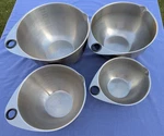 Pampered Chef Stainless Steel W/silicone Bottom Set Of 4! Mixing Bowls Incl. 32C. Fixed Price $50.00.