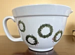 Stonewall Kitchen 2 Qt Wreath Melamine Batter Mixing Bowl Pour Spout. Fixed Price $19.95.