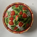 Temptations By Tara Figural Fruit Strawberry 5 Pie Dish New. Fixed Price $25.49.