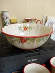 The Pioneer Woman Holiday Cheer 10" Vegetable Serving Bowl Mint. Fixed Price $29.95.