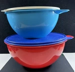 Large Red Tupperware Bowl W/blue Lid 32 Cups 7.8L 2539B3- & 7438B3 4-5L 1G. Fixed Price $38.21.