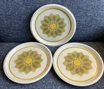 Mikasa Light Lively Flyte Dinner Plates 10 3/4" Green Yellow Retro Mod 70'S. Fixed Price $30.00.