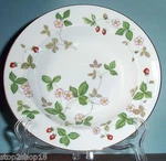 Wedgwood Wild Strawberry Rim Soup Bowl 8" Bone China Made U.k. Gold New. Fixed Price $49.90.