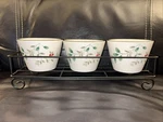 Pfaltzgraff Winterberry Set Of 3 Dip Bowls With Wire Rack Christmas. Fixed Price $18.99.