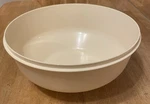 Htf 22-CUP Rubbermaid Servin Saver #5 Almond Tapered Salad Mixing Bowl No Lid. Fixed Price $12.95.