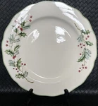 St Nicholas Square Holly Berry Dinner Plate 11 Leaves & Green Rim Vguc. Fixed Price $29.00.