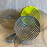 Pampered Chef Salad Serving Cutting Bowl Set With Lid Strainer Divider Inserts. Fixed Price $38.00.