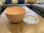 Rosti Mepal Service Denmark 3.0 Liter 103 Oz Mixing Bowl Pink With Lid. Fixed Price $20.00.