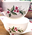 Pr Vintage Universal Cambridge Woodvine Mixing Serving Bowls. Fixed Price $45.00.