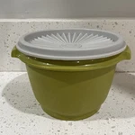 Vintage Tupperware Servalier Bowl 886-21 With Lid #812-28. Fixed Price $12.00.