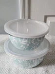 2 New Golden Rabbit Prep Bowls Enamelware Swirl With Lids 4 And 3 Cup. Fixed Price $26.99.
